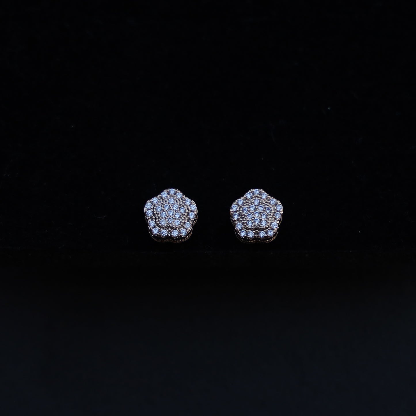 Minimal Sparkling Earring